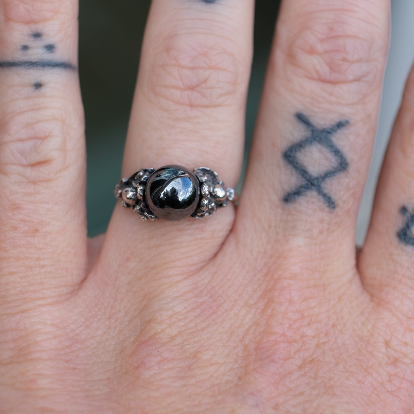 IMMORTELLE II hematite ring