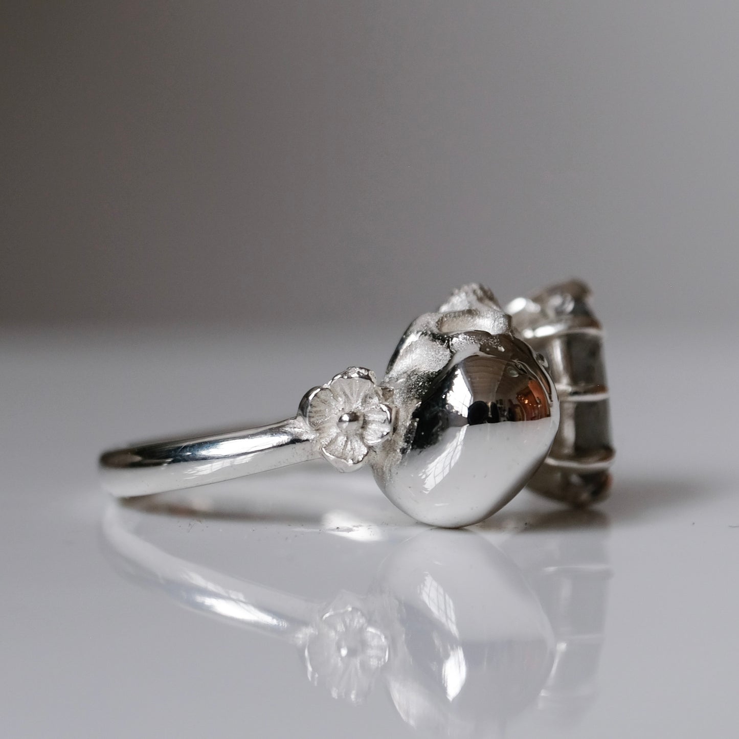 VANITAS labradorite skull ring