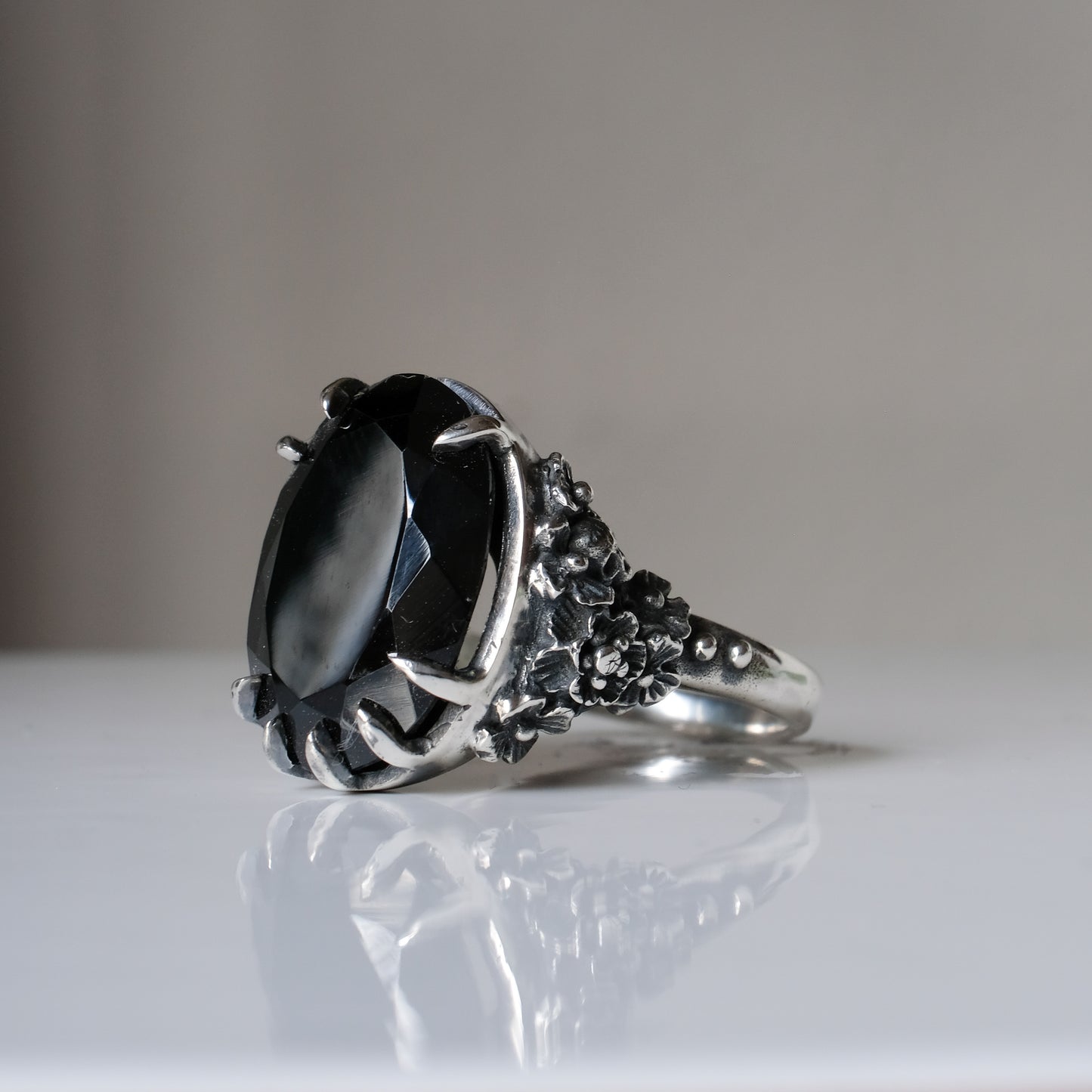 GERTRUDE black spinel ring
