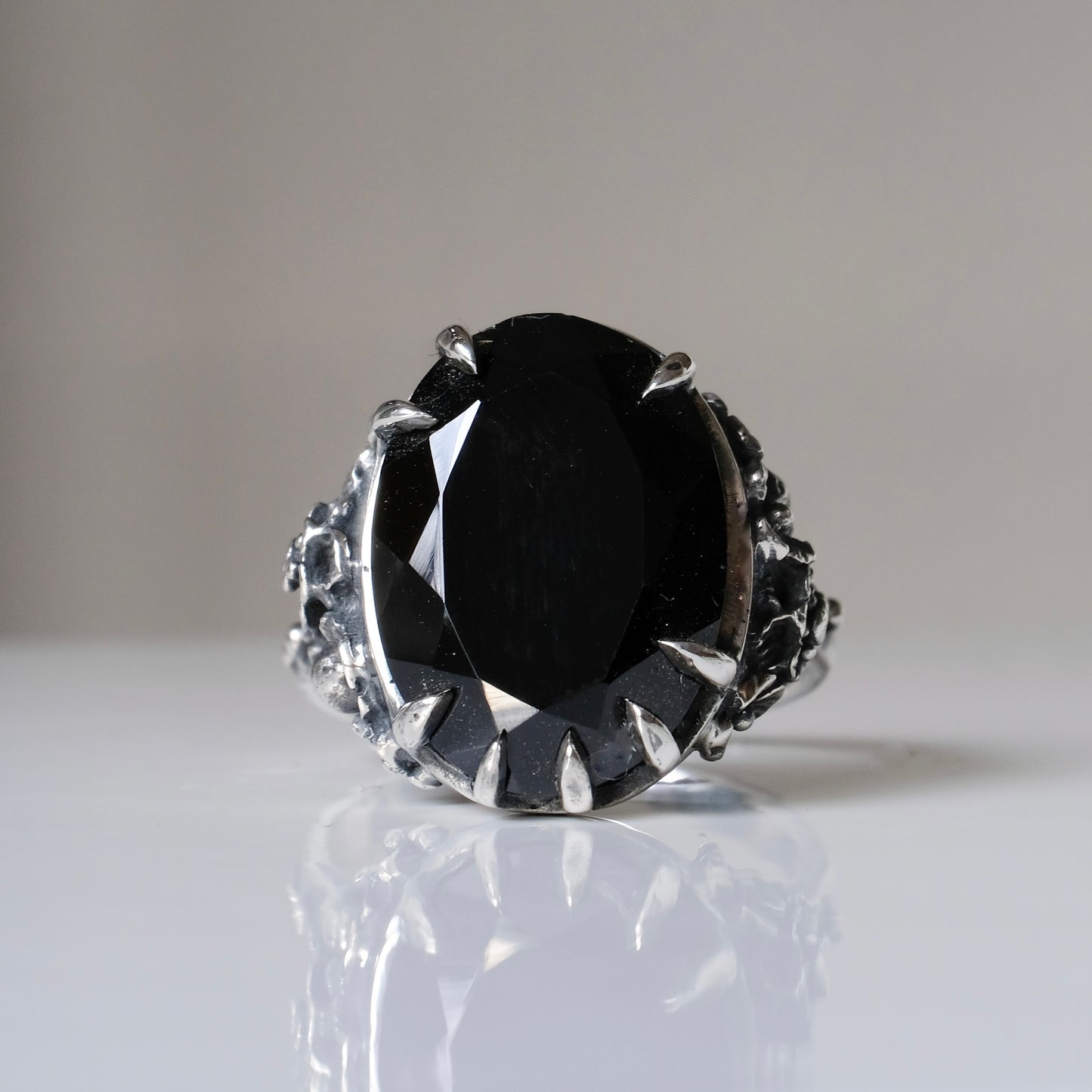 GERTRUDE black spinel ring