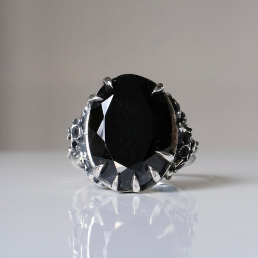 GERTRUDE black spinel ring