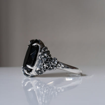 GERTRUDE black spinel ring