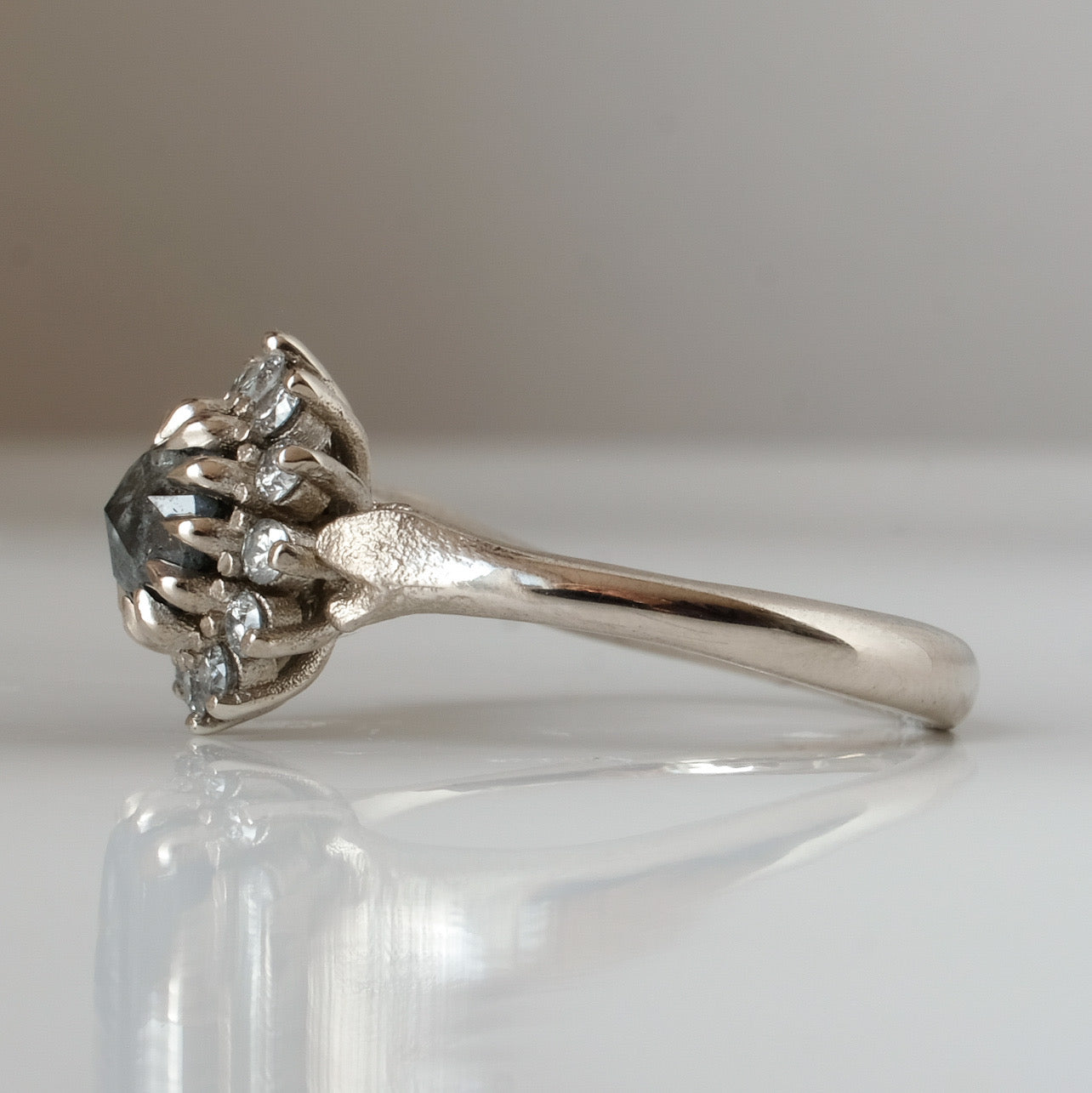 AGNES diamond ring