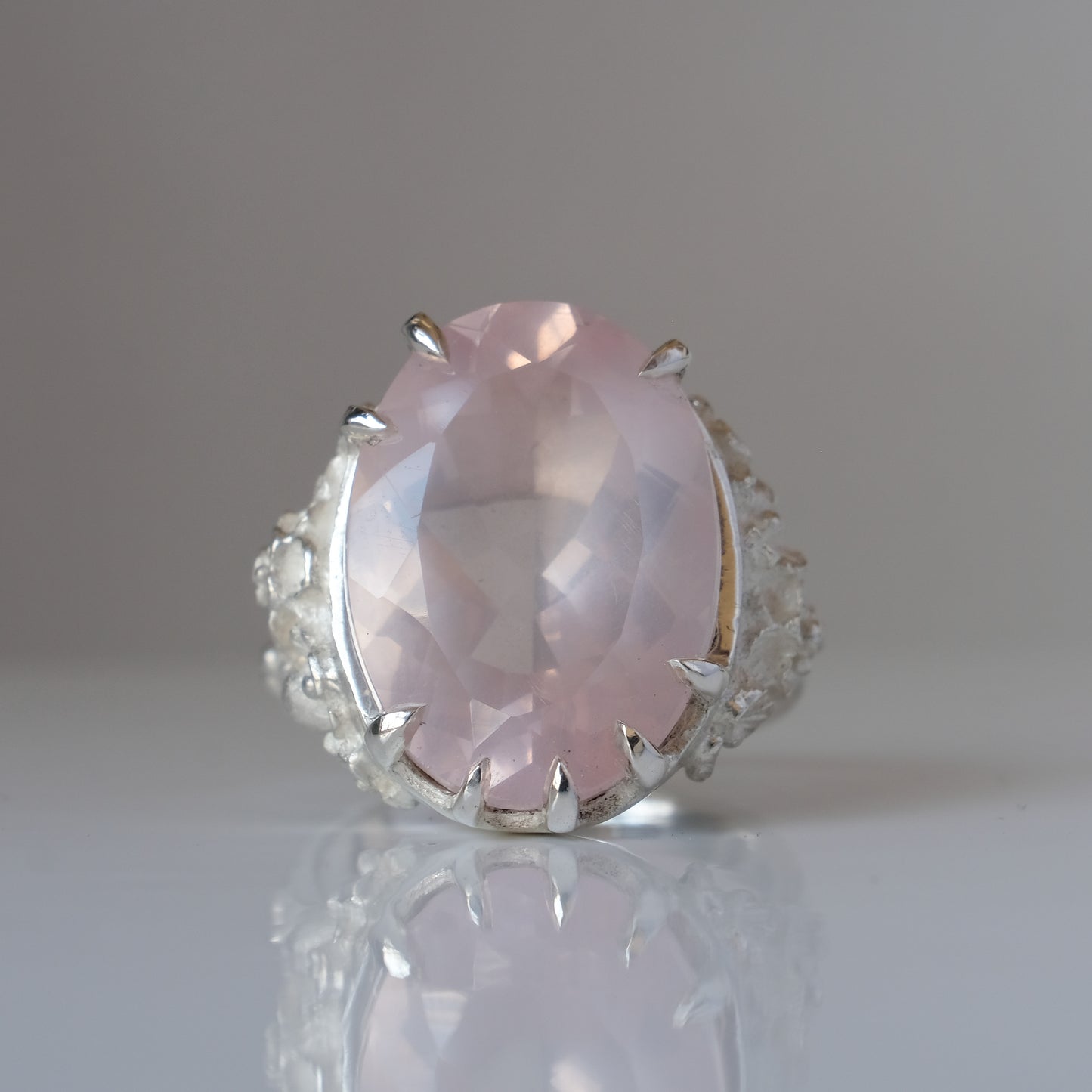 GERTRUDE rose quartz ring