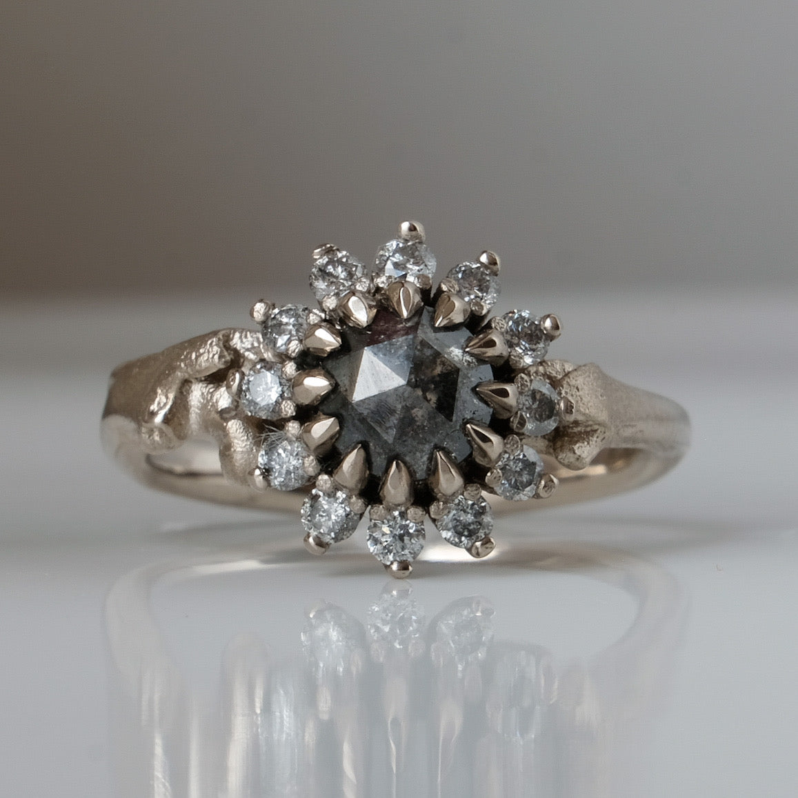 AGNES diamond ring
