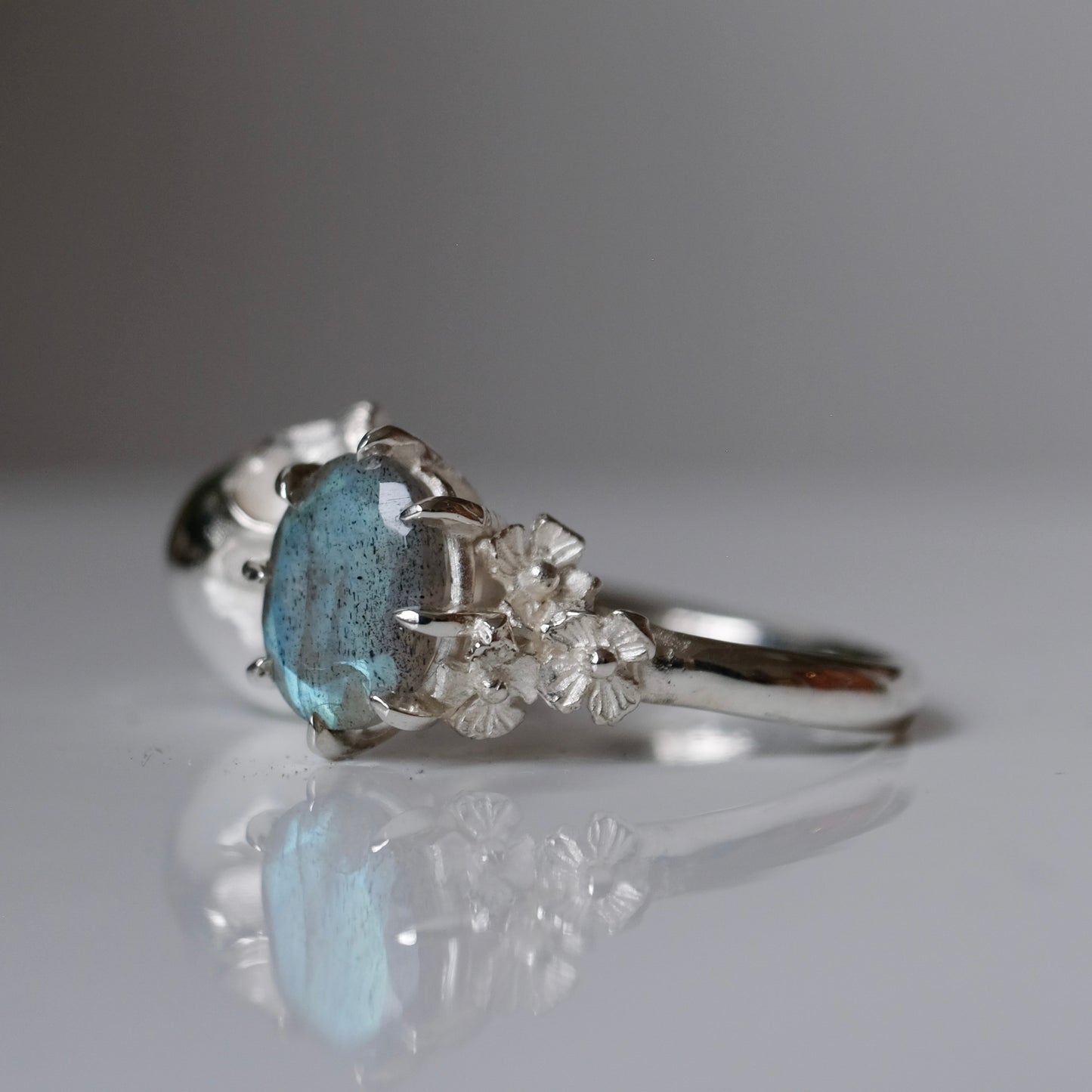 VANITAS labradorite skull ring