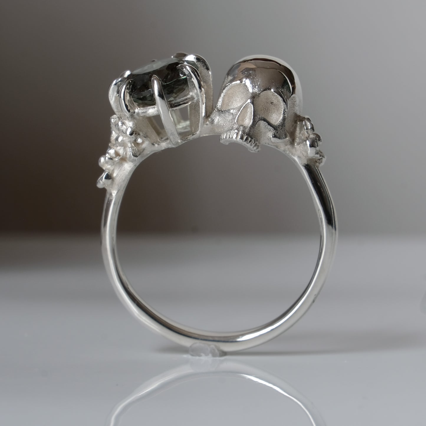 Silver skull and synthetic tourmaline ring with decorative flowers
