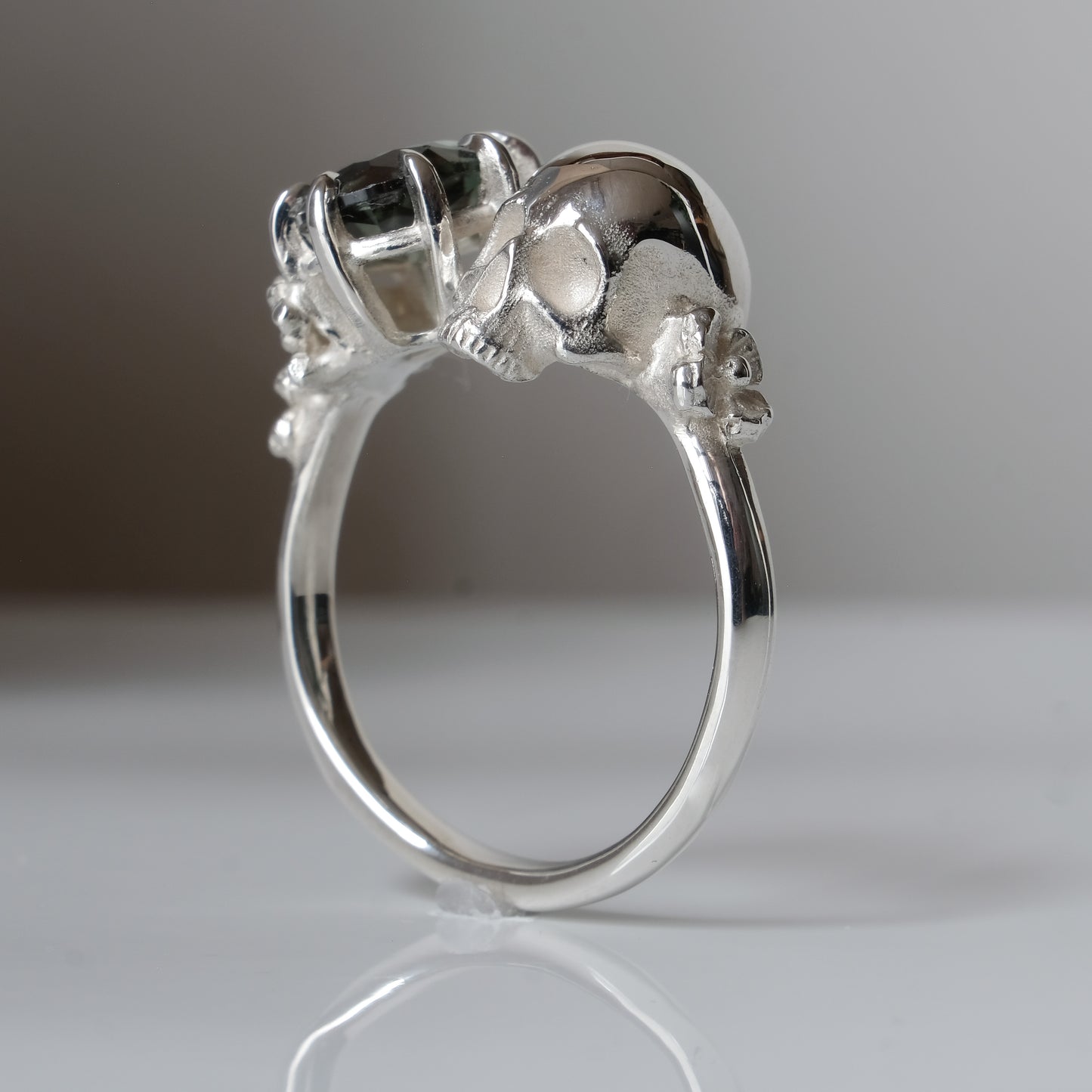 Silver skull and synthetic tourmaline ring with decorative flowers