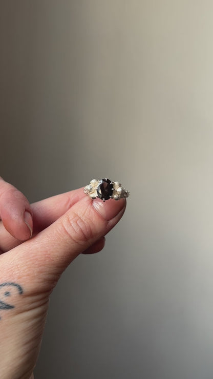 CERBERUS syn tournaline skull ring