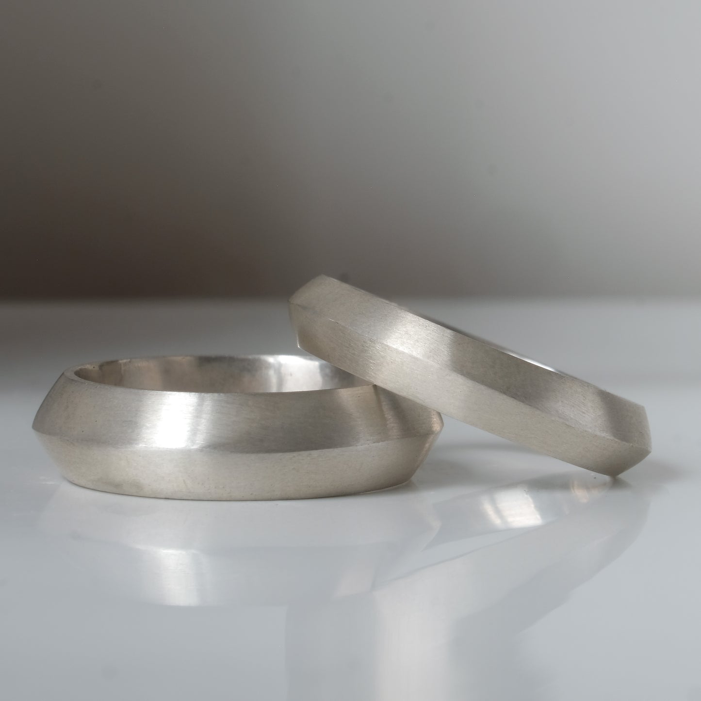 Silver knife edge wedding band with matt or polished finish by Charlie Shires