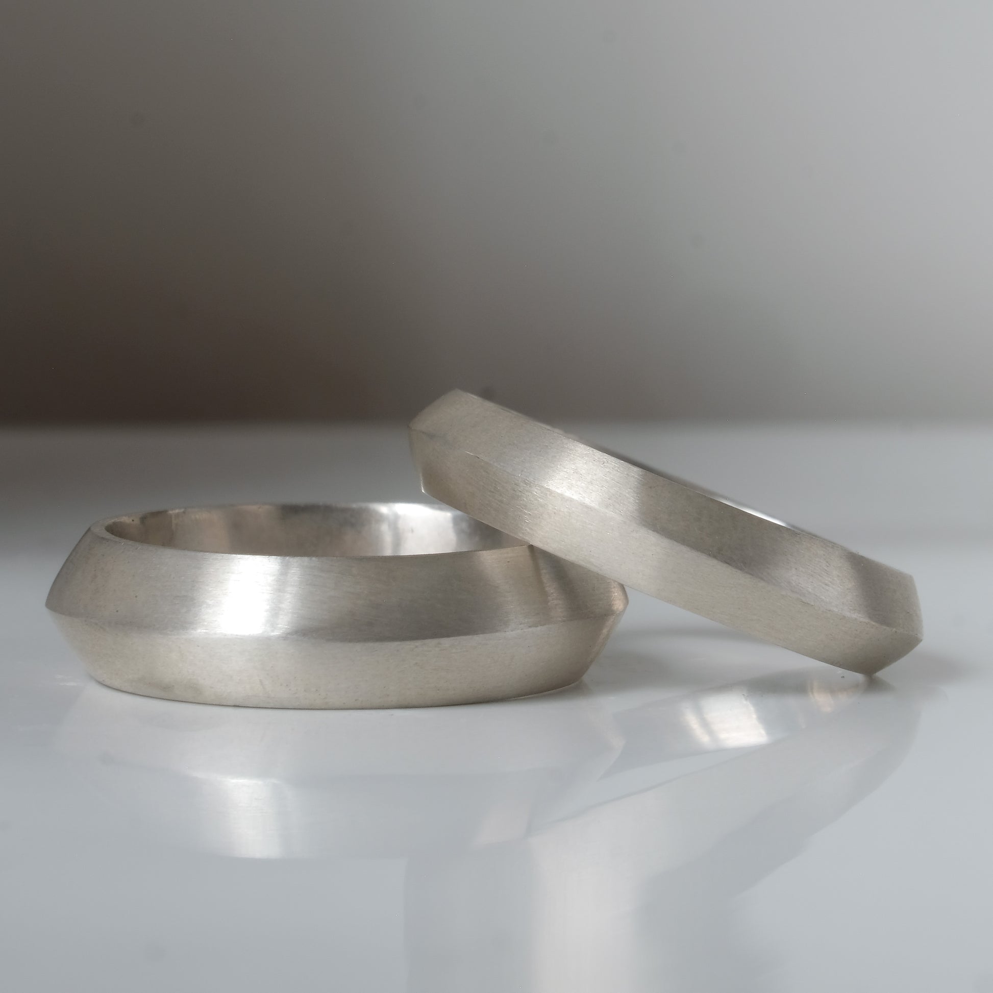 Silver knife edge wedding band with matt or polished finish by Charlie Shires